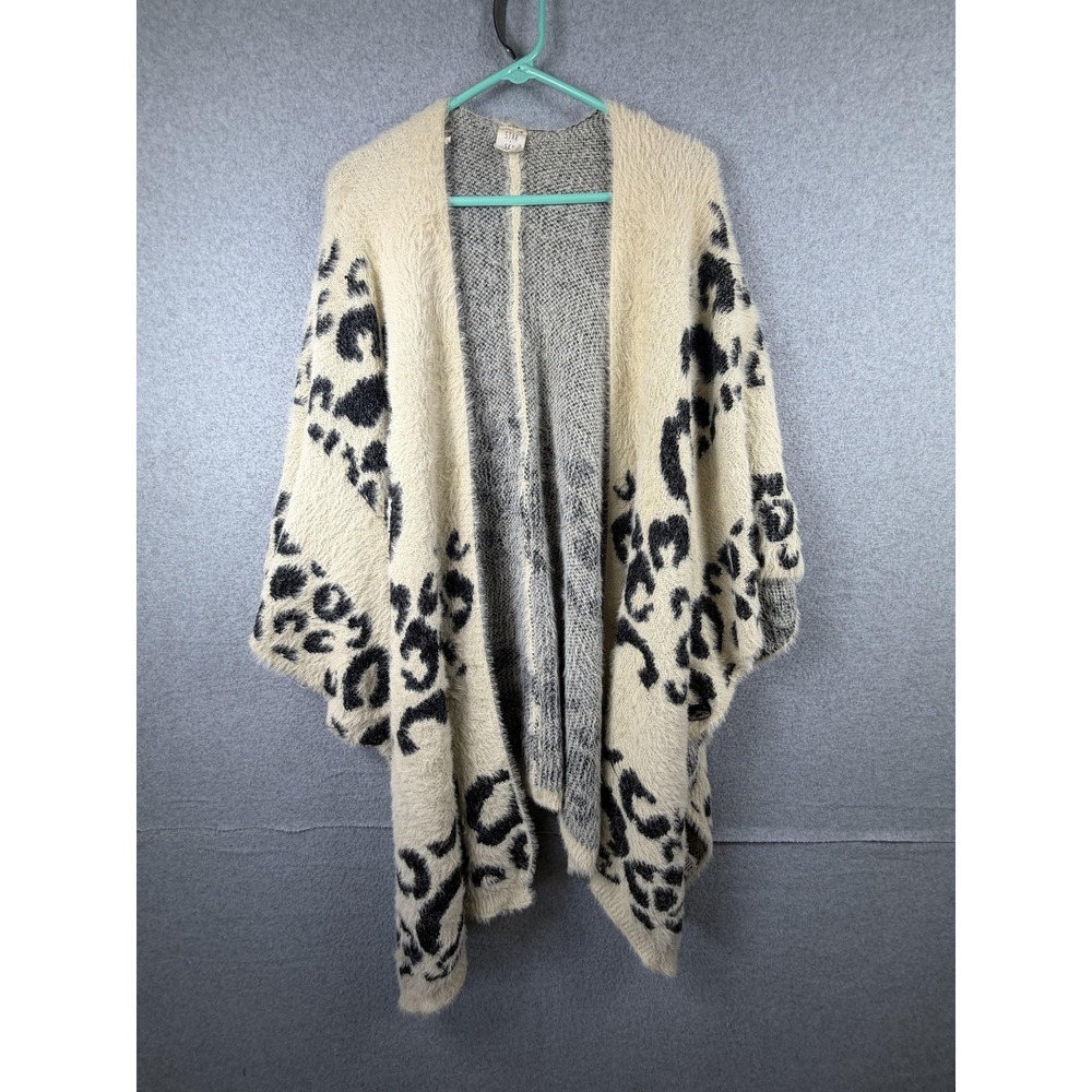 Star + Sky Cape Sweater Womens‎ Small Beige Leopard Fuzzy Knit Open Front Poncho